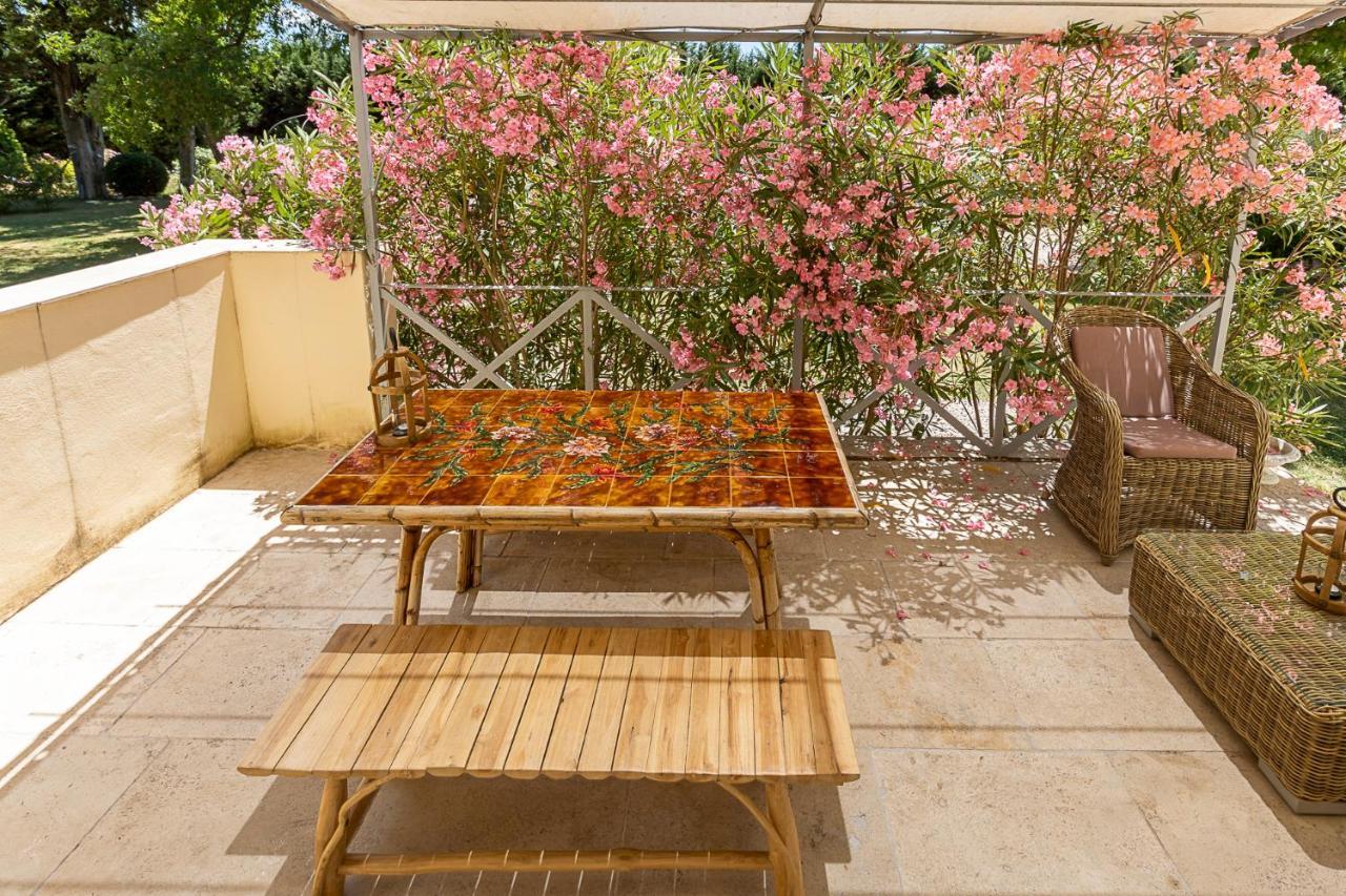 Mas De Capelou Bed and Breakfast Αβινιόν Εξωτερικό φωτογραφία